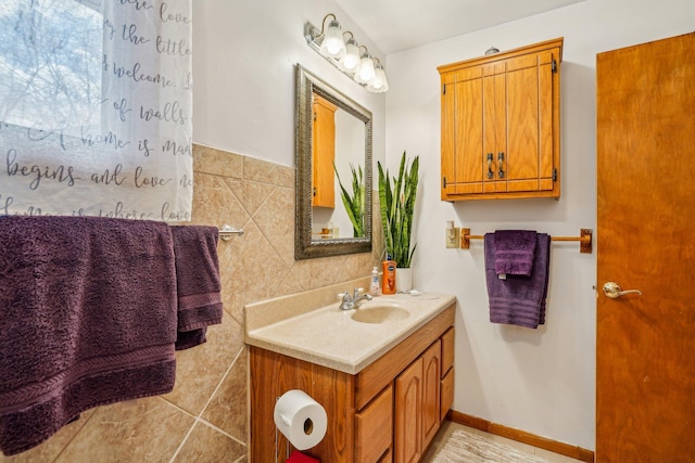 6224 Red Oak Rd, Mound, MN 55364 - bathroom featuring vanity and tile walls