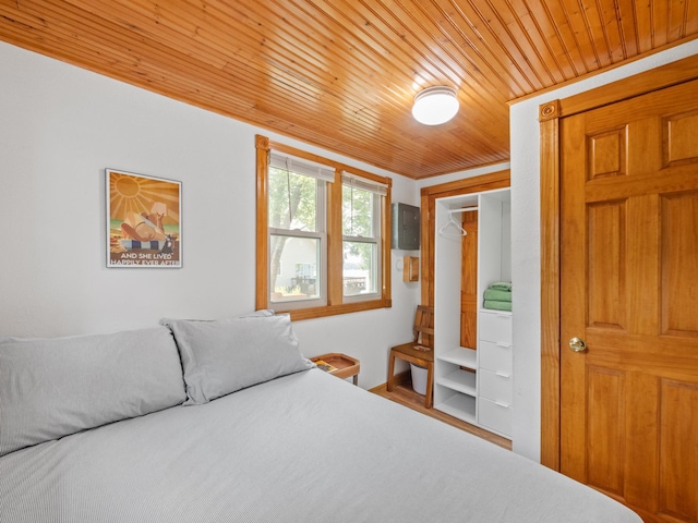1321 Darling Dr NW, Alexandria, MN 56308 - bedroom featuring wood ceiling
