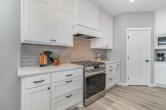 21057 Tippecanoe St NE, East Bethel, MN 55011 - kitchen with appliances with stainless steel finishes, light wood-style floors, and backsplash
