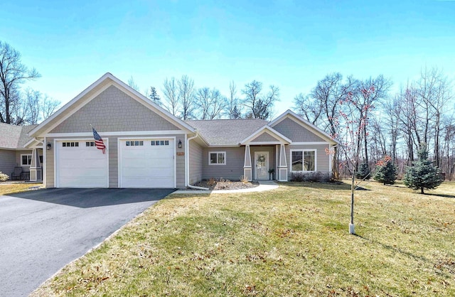 view of front of house featuring a garage, driveway, and a front yard