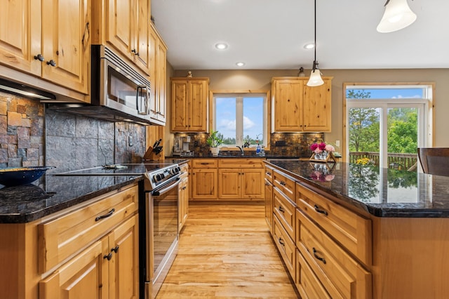 17623 Grist Ct SW, Prior Lake, MN 55372 - kitchen with stainless steel appliances, light wood-style floors, decorative backsplash, dark stone countertops, and recessed lighting
