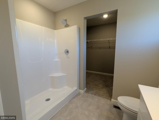 6752 104th St, Cottage Grove, MN 55016 - bathroom with a walk in shower, toilet, vanity, baseboards, and a spacious closet