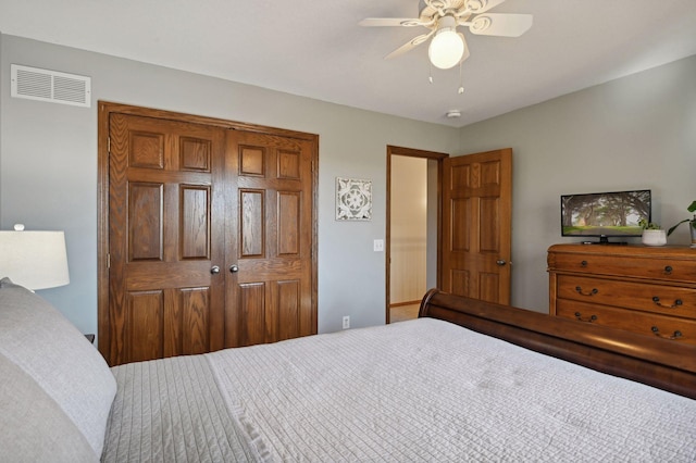 bedroom featuring visible vents, ceiling fan, and a closet