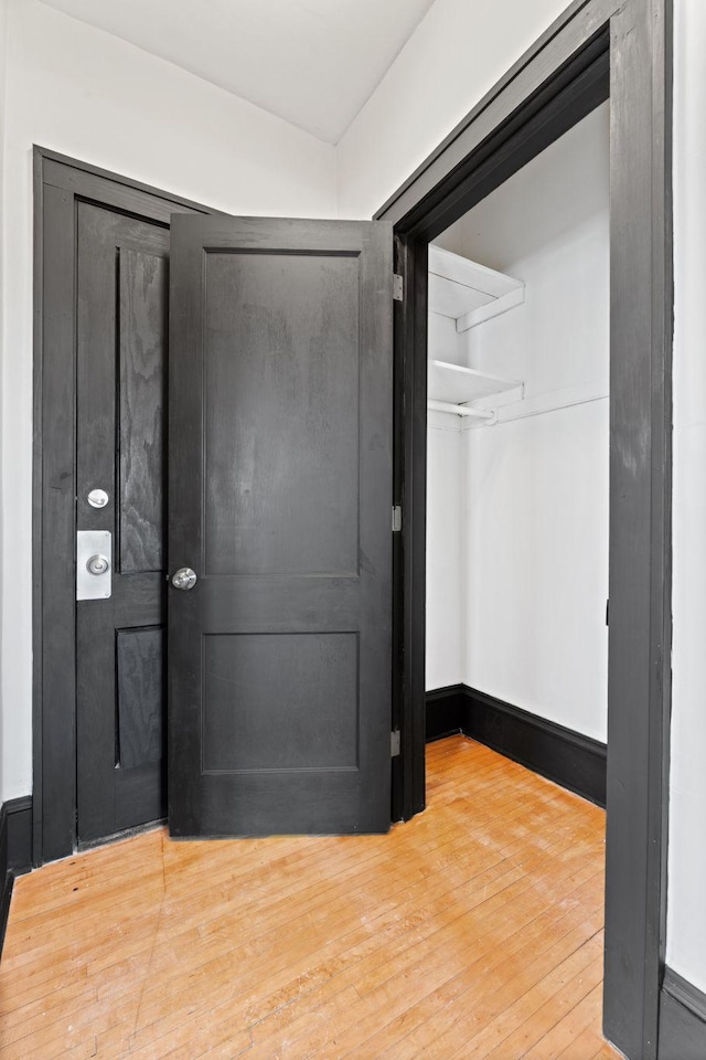 2218 Nicollet Ave Unit 22, Minneapolis, MN 55404 - foyer with hardwood / wood-style floors