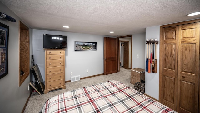 bedroom with recessed lighting, a textured ceiling, visible vents, and light colored carpet
