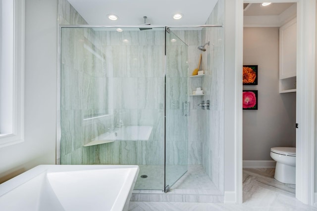 full bath with a stall shower, baseboards, toilet, and recessed lighting