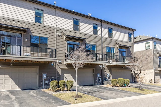 4025 River Valley Way, Eagan, MN 55122 - view of front of home with a garage and central AC unit