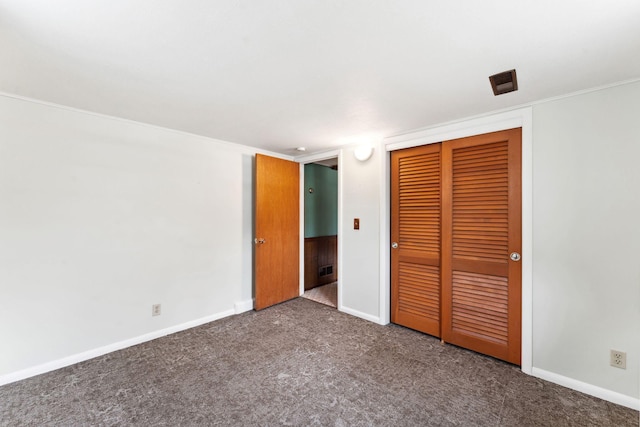 unfurnished bedroom featuring carpet flooring, a closet, and baseboards