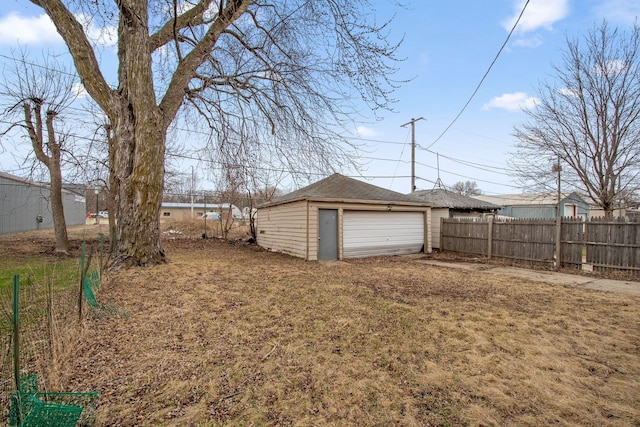 view of yard featuring fence and an outbuilding