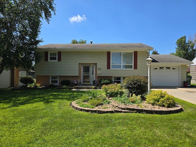 350 Lakehill Dr, Worthington, MN 56187 - bi-level home with an attached garage, a front lawn, and concrete driveway