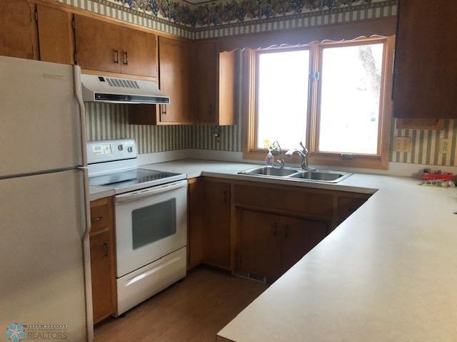 2902 3rd St N, Fargo, ND 58102 - photo 3