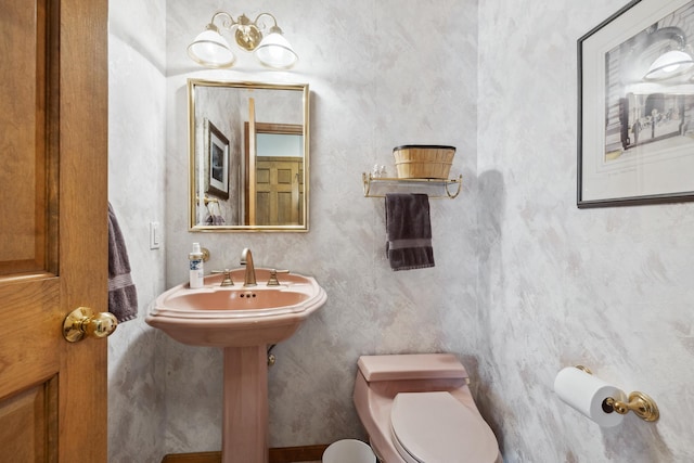 8991 Ferndale Ln, Eden Prairie, MN 55347 - half bath featuring toilet