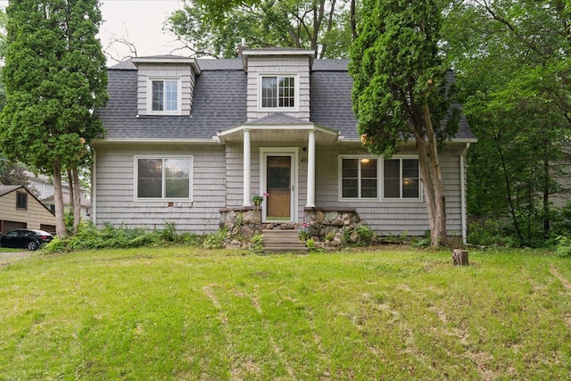491 Burlington Rd, Saint Paul, MN 55119 - view of front of house featuring roof with shingles and a front yard