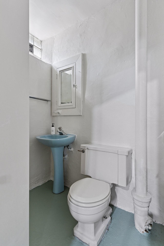 491 Burlington Rd, Saint Paul, MN 55119 - half bathroom featuring toilet