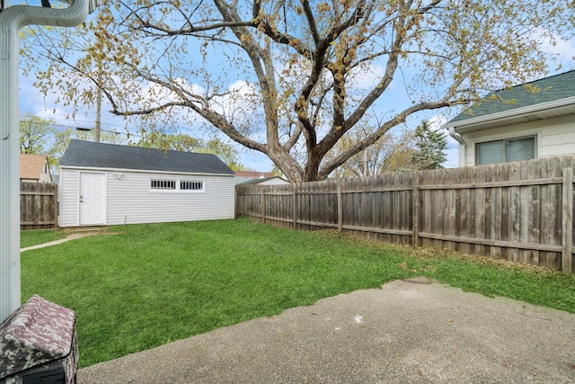 view of yard featuring a fenced backyard and an outbuilding
