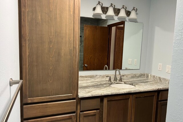 130 Teton Ln Unit 8, Mankato, MN 56001 - bathroom featuring vanity