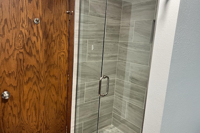 130 Teton Ln Unit 8, Mankato, MN 56001 - full bath featuring a shower stall and a textured wall