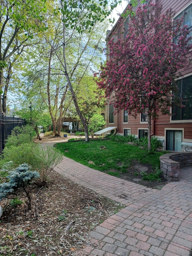 1801 Elliot Ave Unit 4And 6, Minneapolis, MN 55404 - view of yard