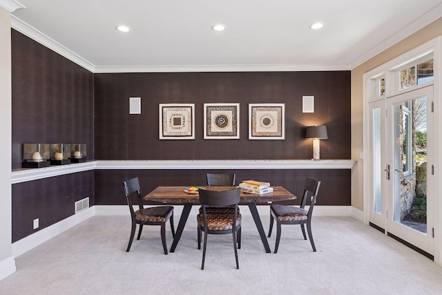 dining area featuring recessed lighting, carpet flooring, crown molding, and visible vents