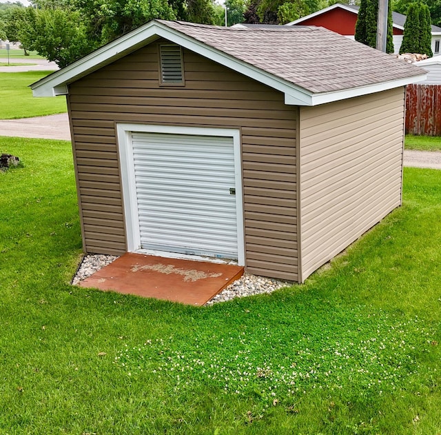 603 Maple Ave, Olivia, MN 56277 - view of garage
