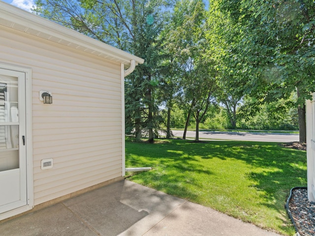 9323 Kimberly Ln N, Maple Grove, MN 55311 - view of grassy yard
