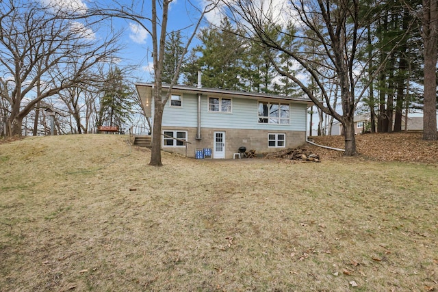 back of house featuring a yard