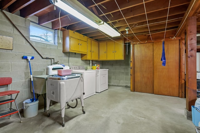 below grade area featuring washer and clothes dryer