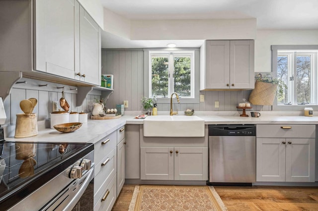 14347 Memorywood Dr, Baxter, MN 56425 - kitchen featuring stainless steel appliances, light countertops, light wood-style flooring, and a sink