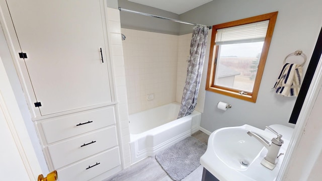 7030 147th Ave SE, Lake Lillian, MN 56253 - full bathroom featuring a sink, shower / tub combo, and baseboards