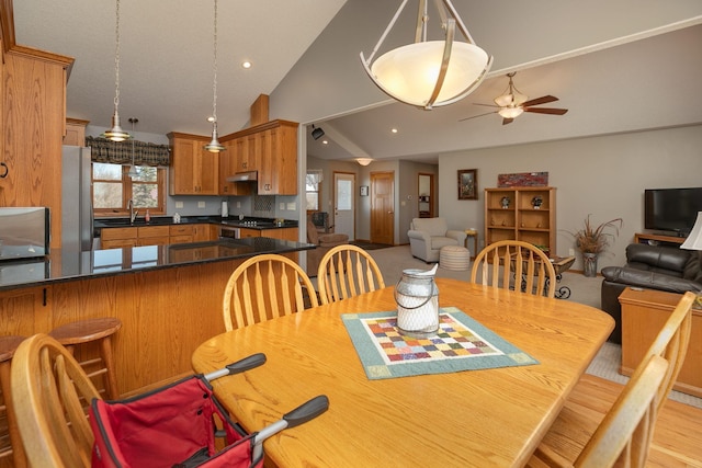 3195 115th St NW, Oronoco, MN 55960 - dining area with vaulted ceiling, ceiling fan, and recessed lighting