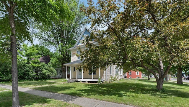723 3rd St SW, Willmar, MN 56201 - view of front of property with a front lawn and covered porch