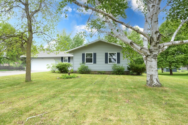 6330 Kenwood Rd, Saint Cloud, MN 56303 - single story home featuring a garage, a front yard, and driveway