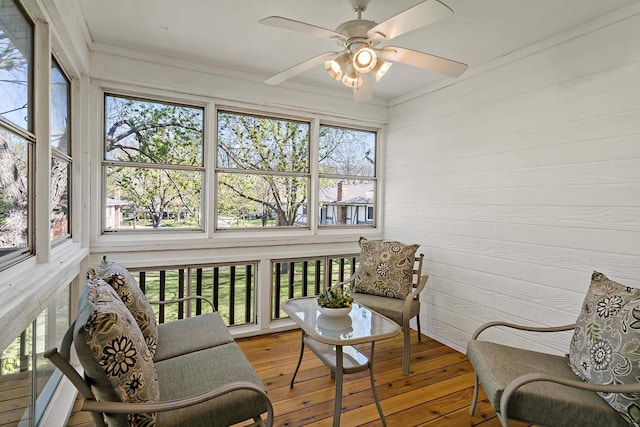 sunroom / solarium featuring a ceiling fan