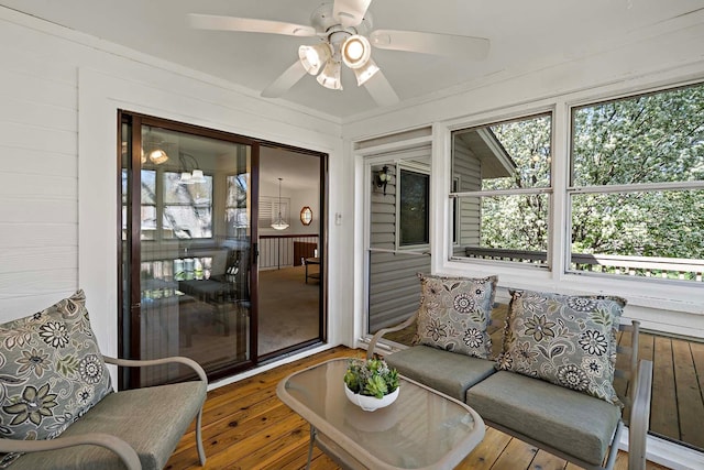 sunroom with ceiling fan