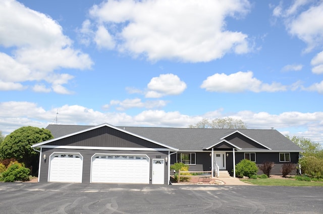 34506 Pleasant Point Dr, Homer Twp, MN 55987 - ranch-style home featuring driveway and a garage