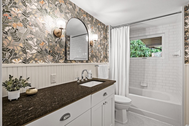 4767 Lake Ave, White Bear Lake, MN 55110 - full bath featuring wallpapered walls, wainscoting, toilet, shower / tub combo, and vanity