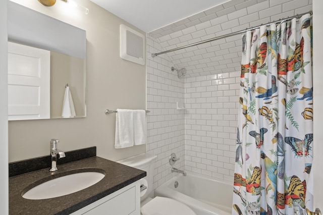 4767 Lake Ave, White Bear Lake, MN 55110 - full bath with shower / tub combo, toilet, and vanity