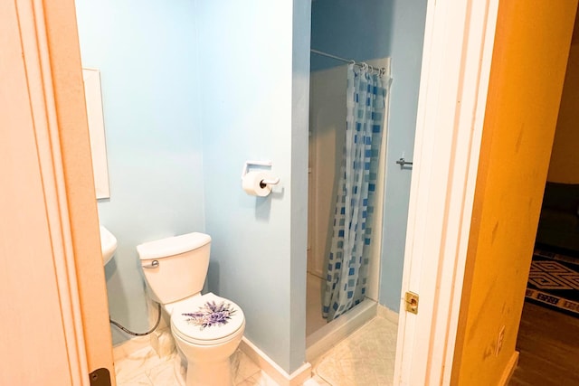 716 Desoto St, Saint Paul, MN 55130 - full bath with curtained shower and toilet