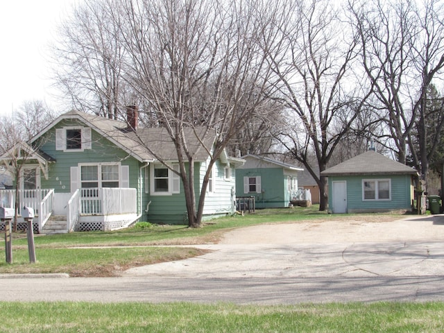 610 Grand Ave, Worthington, MN 56187 - bungalow with a chimney