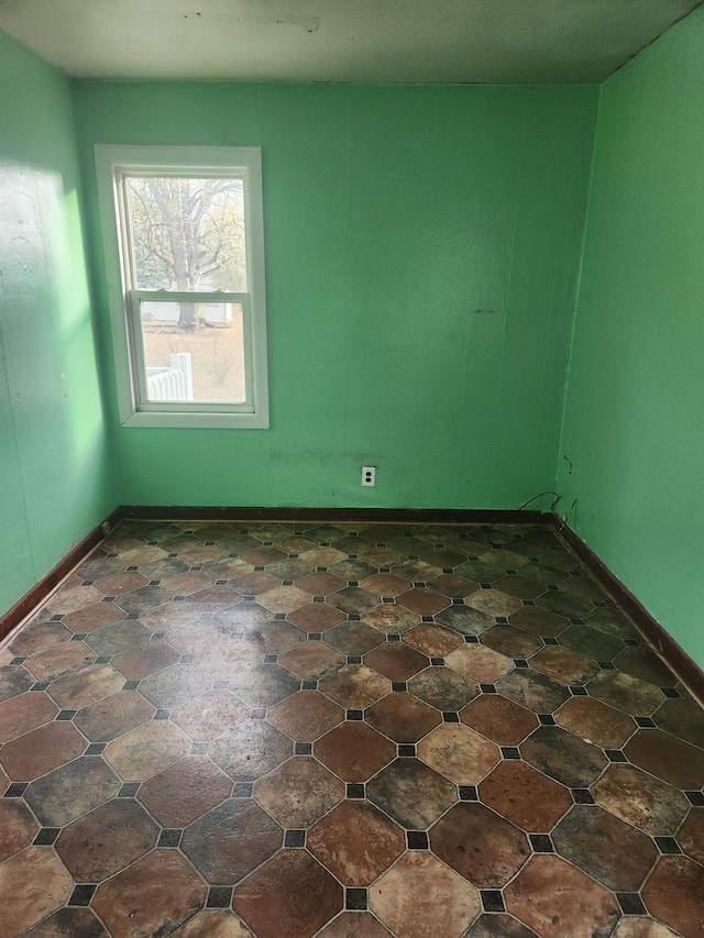 610 Grand Ave, Worthington, MN 56187 - unfurnished room with baseboards