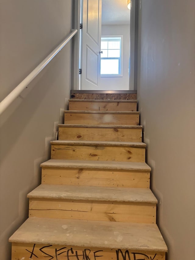 1595 76th St W, Inver Grove Heights, MN 55077 - view of staircase