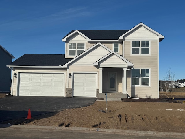 view of front facade featuring aphalt driveway