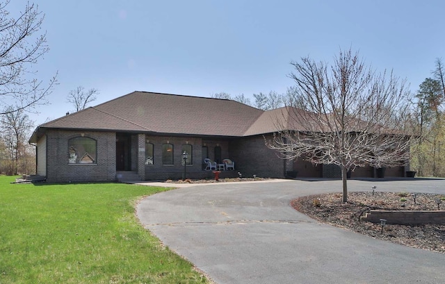 6203 Fairfax Ct, Baxter, MN 56425 - view of front of property featuring curved driveway, brick siding, and a front lawn