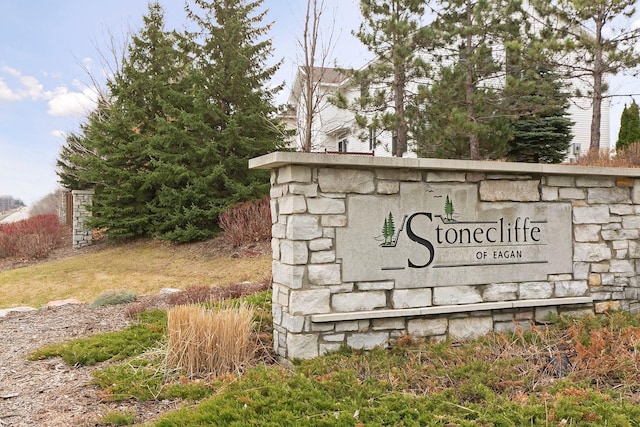 4633 Stonecliffe Dr, Eagan, MN 55122 - view of community sign