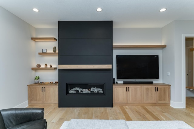 3251 Century Ridge Pl NE, Rochester, MN 55906 - living room featuring light wood-type flooring, a large fireplace, recessed lighting, and baseboards