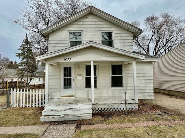 1017 Prairie St, Lake City, MN 55041 - view of front of property with fence