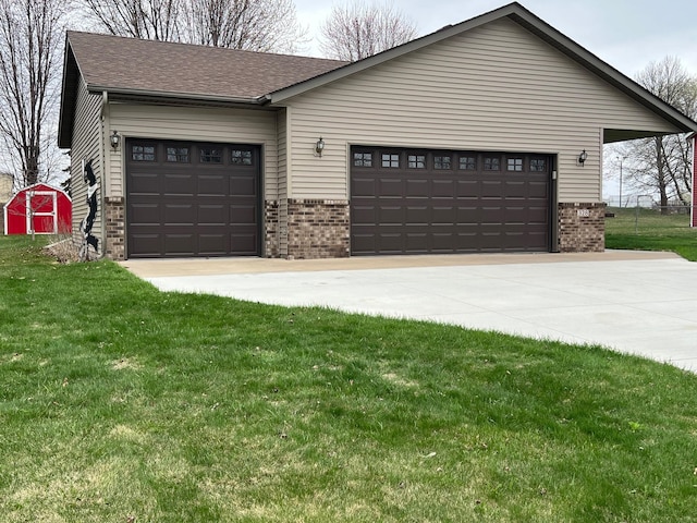 ranch-style house featuring brick siding, a garage, and a front yard