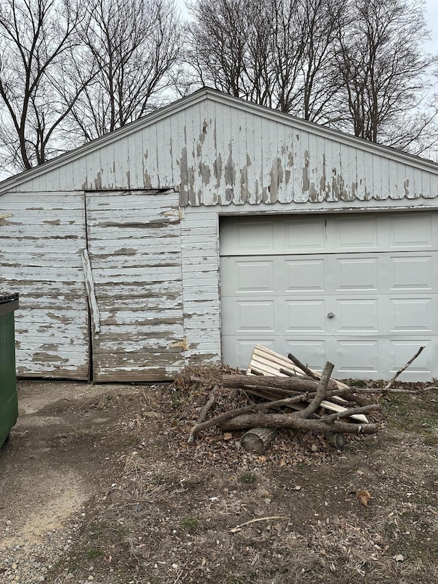 view of detached garage