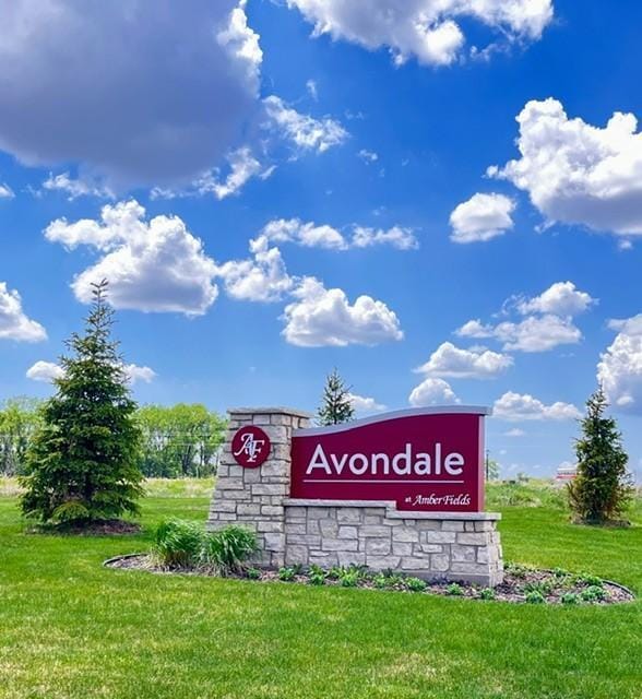 community sign featuring a lawn
