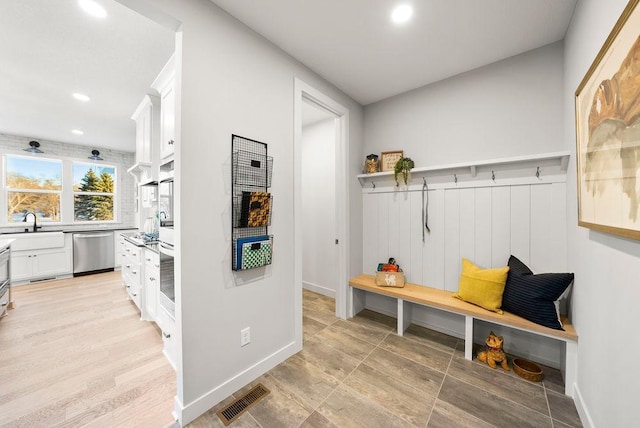 mudroom with baseboards, visible vents, and recessed lighting